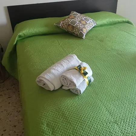 Casa Luminosa Fava Apartment *